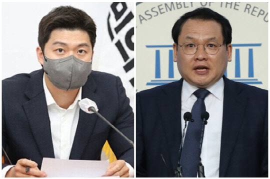 김용태(왼쪽) 국민의힘 청년최고위원과 강신업 변호사. <연합뉴스>